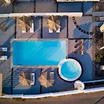 Nuvia Hotel