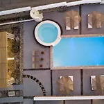 Nuvia Hotel