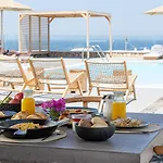 Nuvia Hotel