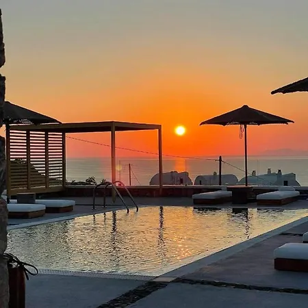 호텔 Nuvia Suites 4*