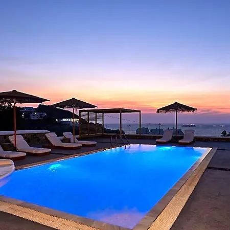 فندق Nuvia 4*