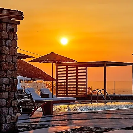 Nuvia Hotel