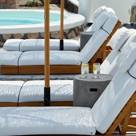 Nuvia Hotel 4*